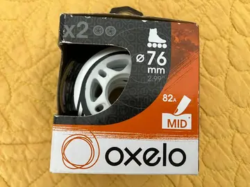 Deux roulettes pour skate