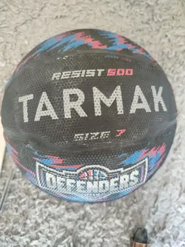 ballon de basket un peu dégonflé