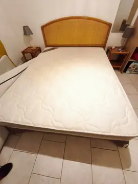 matelas ressort 140cm sur 190 bon état