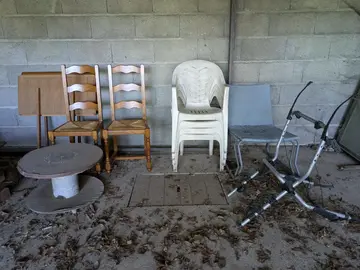 chaise et table de jardin