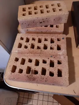 4 briques réfractaires alvéolées