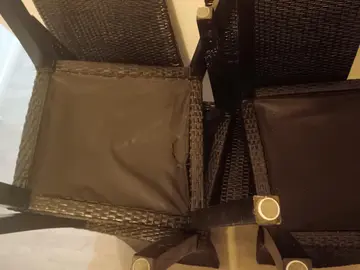 chaises en osier noir