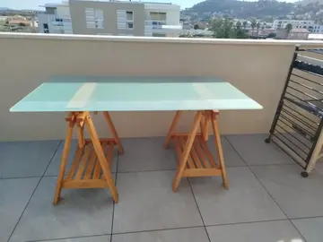 table verre sur tréteaux