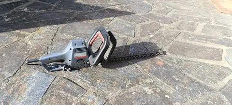 Taille haie électrique