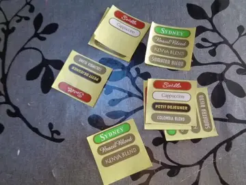 Lot d'aucollants a mettre sur les boîtes de café