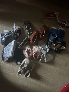 lot de caissons chaussure de Bebe tres Bon etat de 12 13 jussi a 21
