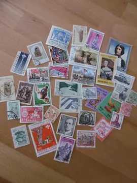 Timbres MONDE LOT 76