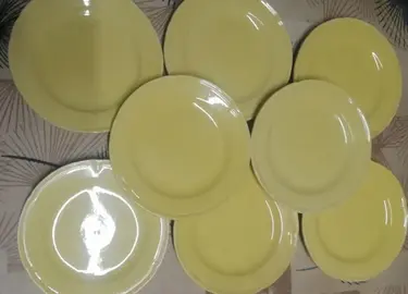 8 petites assiettes céramique