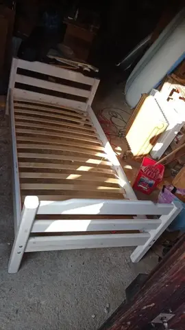 Lit en bois et matelas