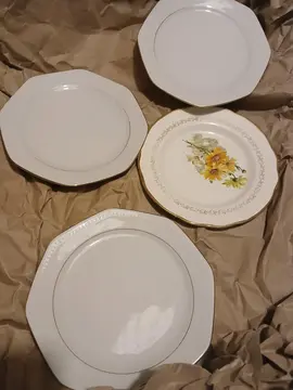 4 assiettes à dessert