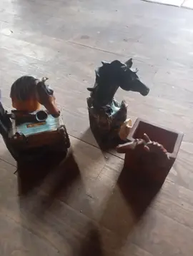 c'est des figurines de chevaux
