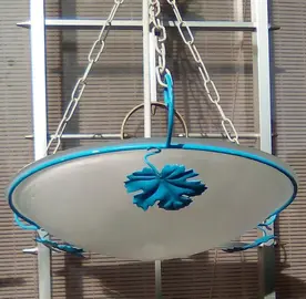 Lustre suspension avec grande coupelle en verre.