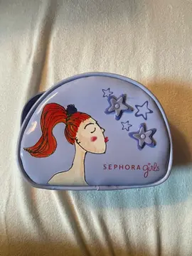 trousse de toilette et petits articles de beauté pour enfant