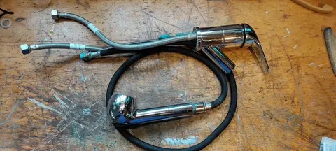 Mitigeur évier pour pièces (flexibles en partic)