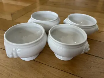 4 bols soupe oignons