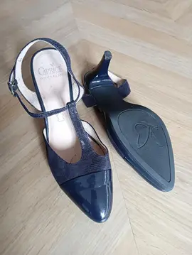 Talons en cuir, taille 40,5/7 de 10cm de hauteur. Marque : CAPRICE PREMIUM.
