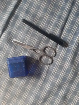 Taille crayons/ciseaux/stylet