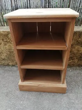 Petit meuble en bois à retaper