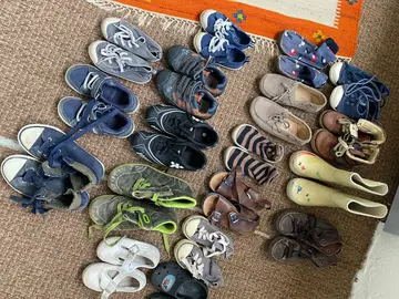 Lot de 17 paires de chaussures enfants - tous âges