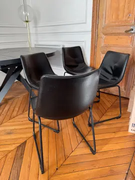 4 chaises en similicuir