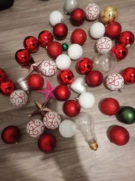 donne boulles de Noël