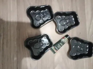 donne moules à gâteaux et