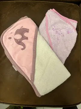 2 serviettes de toilette bébé