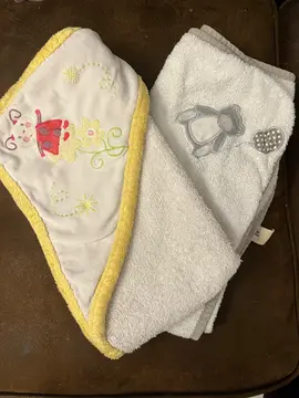 2 serviettes de toilette bébé