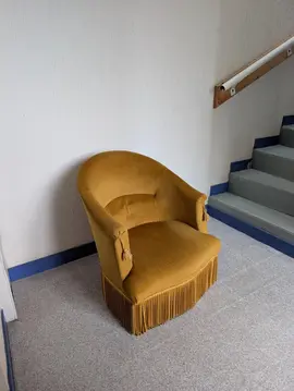 fauteuil crapaud jaune moutarde