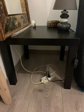 table basse en bois plaquée frêne noir .