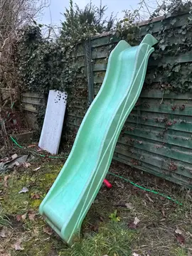 donne toboggan à poser