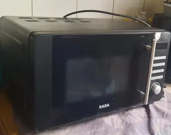 four micro-ondes 700W