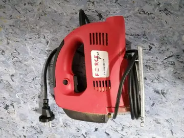 Scie sauteuse sans lames, fonctionne correctement