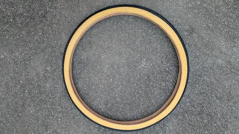 Pneu vélo neuf HUTCHINSON 37-541 600