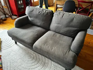 2 canapés marque IKEA gris et bleu