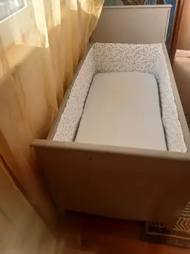 lit ancien de bébé