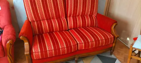 Donne canapé 2 places en très bon état