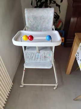 chaise haute et trotteur