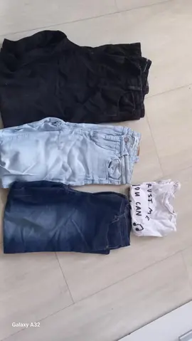 pantalons jeans et un t-shirt