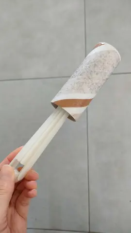 Rouleau adhésif pour retirer les poils et peluches