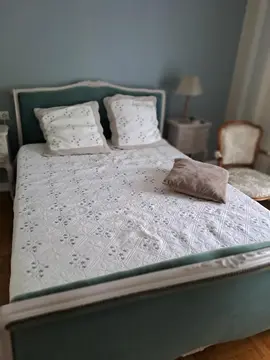 LIT 140CM AVEC DEUX CHEVETS