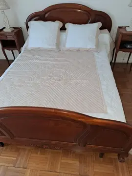 LIT 140 CM AVEC DEUX CHEVETS ASSORTIS