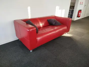 Canapé imitation cuir rouge