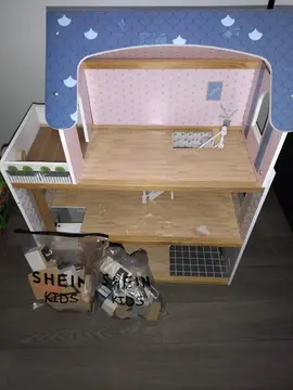 Maison de poupées et ses accessoires, Lidl