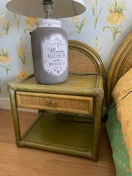 lit +sommier tapissier + 2 chevets. MAUGRION