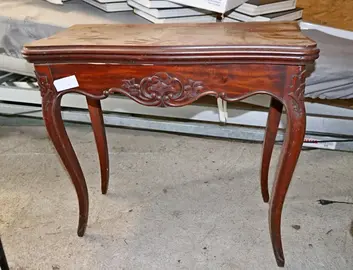 Petite table en bois