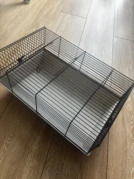 Donne cage pour petit rongeur.