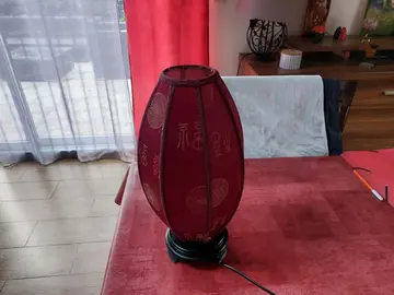 Lampe chinoise rouge bordeaux