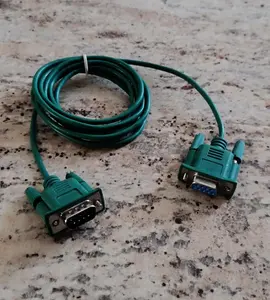 3 cordons électriques divers.