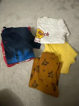 lot 4 t shirt et un pull 8/10 ans